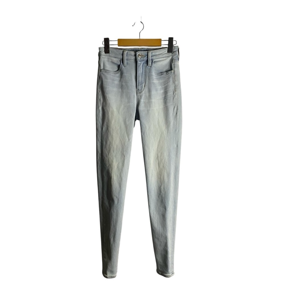American Eagle Women's Light Wash Super High-Rise Jegging